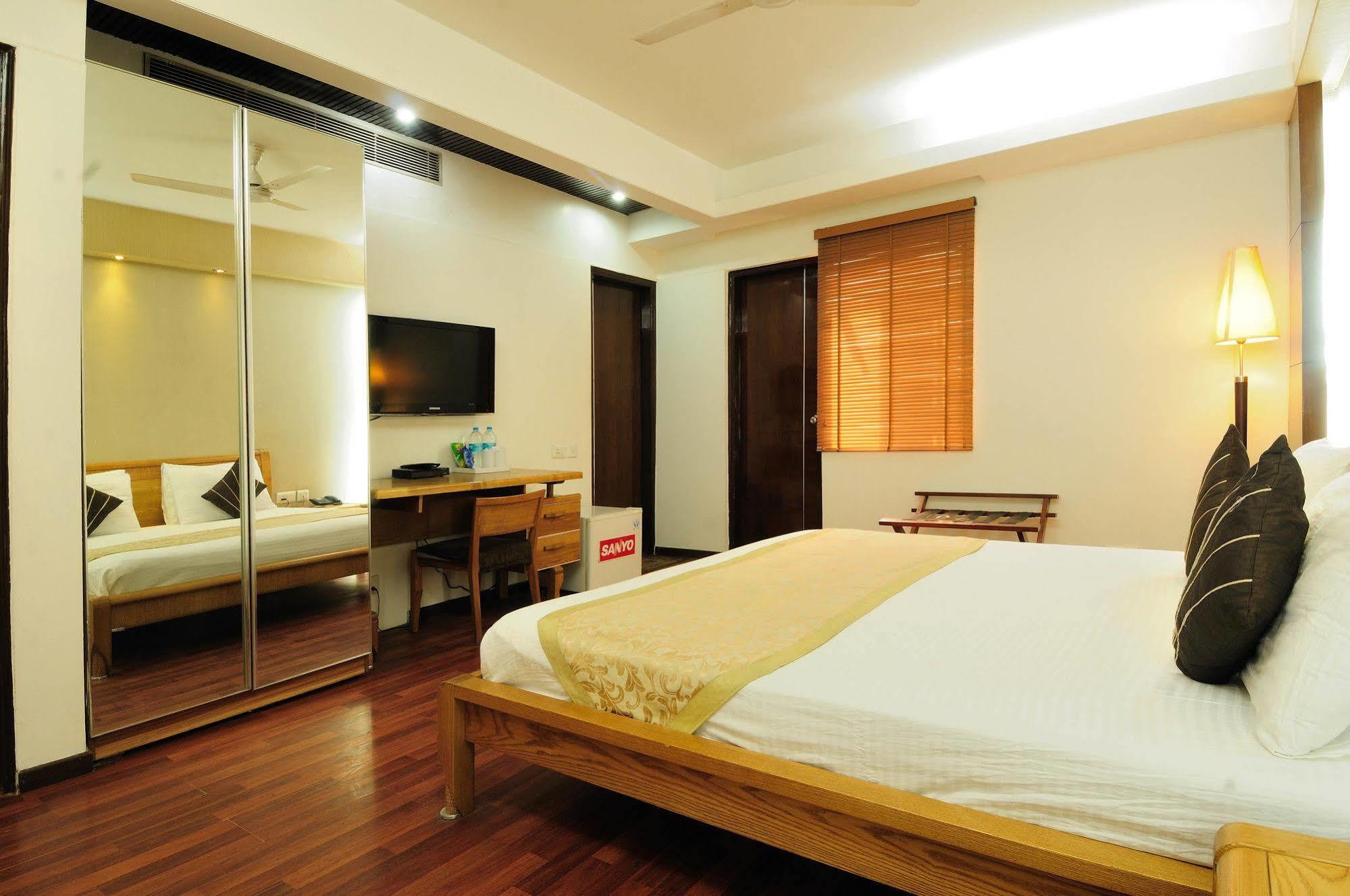 Sisley The Boutique Hotel New Delhi Exterior photo